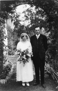 Professor Rawson and Professor Benson in 1923. This marriage spelled the end of Helen Rawson's academic career. Photograph courtesy of the Alexander Turnbull Library, Sir Charles Fleming collection, ref 1/2-129013-F.