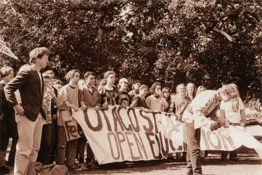Students protest about rising fees, 28 September 1993. Image courtesy of the Hocken Collections, OUSA archives, AG-540/011, S15-500b.